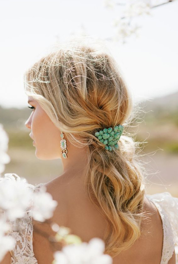 التسريحات للعروس التي تقيم زفافها على الشاطئ يجب ان تكون بسيطة