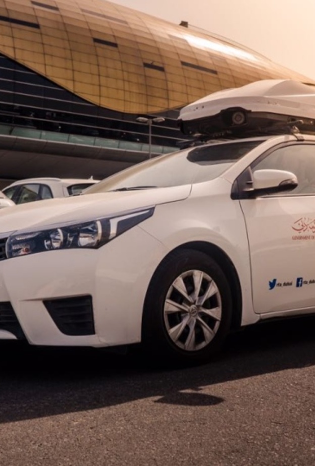 مركبة ذكية لمراقبة دفع رسوم المواقف في دبي