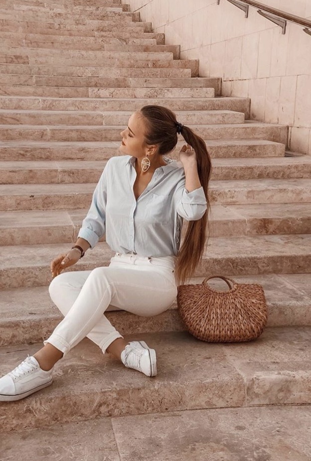 افكار تنسيق حقيبة القش الصيفية في المدينة