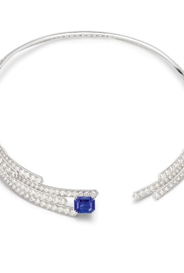 تشوكر ديور من الذهب والزمرد مع الاسبنيل الأزرق