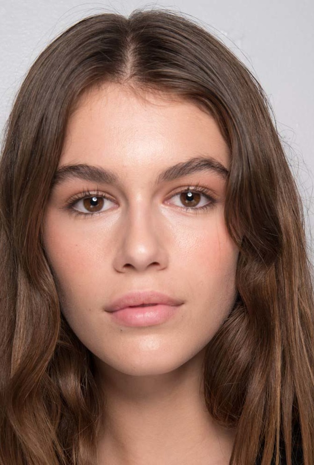 أجمل رسمات الحواجب الطبيعية والمبعثرة من Giambattista Valli