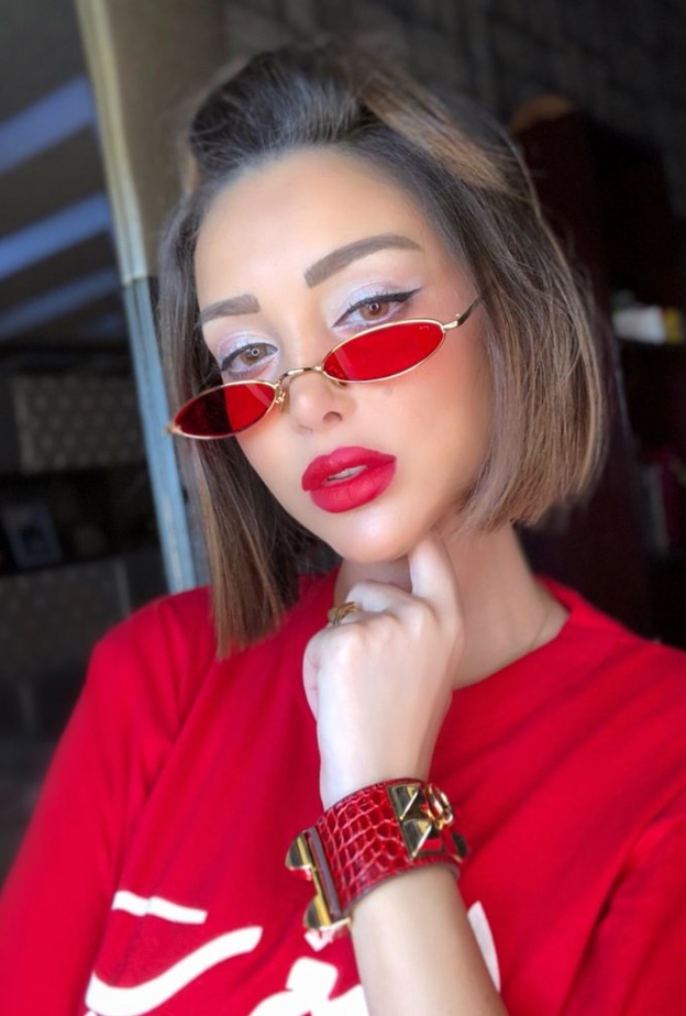 بسمة بوسيل تختار نظارات شمسية كبيرة