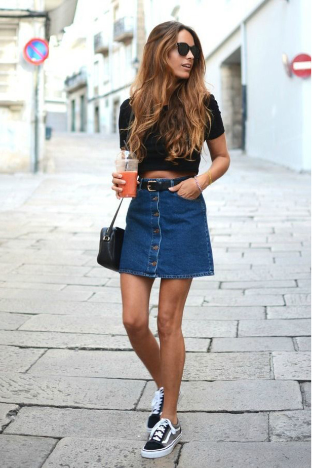  اختاري تنورة جينز بتصميم عصري لاطلالة خريفية مميزة