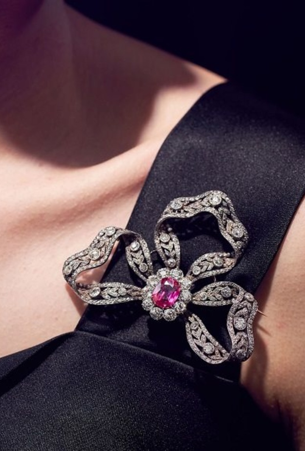  بروش في مزاد سوذبيز لمجوهرات آل بوربون وماري أنطوانيت