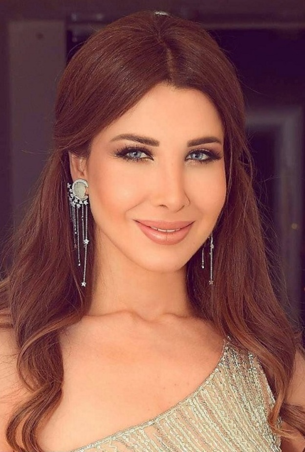 تسريحات شعر منسدلة بأسلوب نانسي عجرم