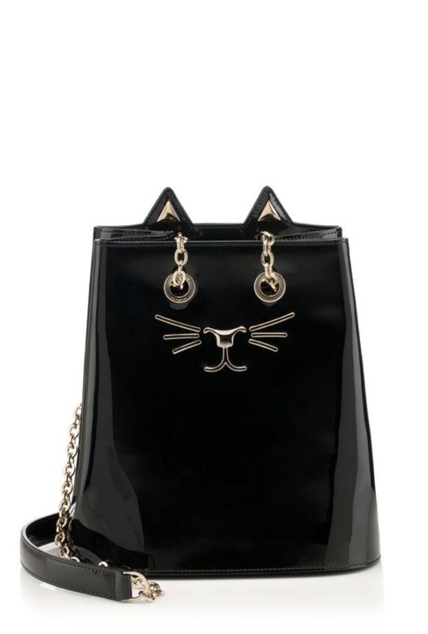  حقيبة كلاتش ميتاليكية مزينة بفراشة من Sophia Webster