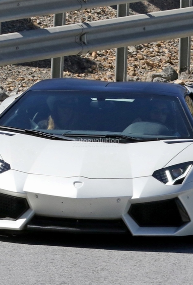  مميزات سيارة لامبورجيني أفينتادور الجديدة