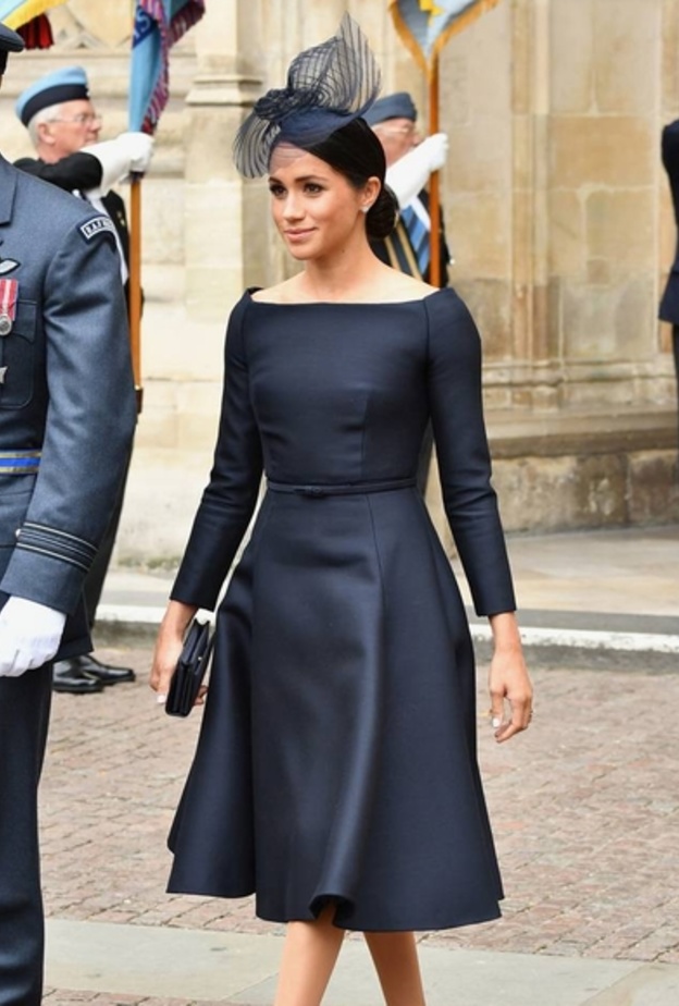 فستان صيفي باللون الأصفر من براندون ماكسويل تألقت به ميغان ماركل