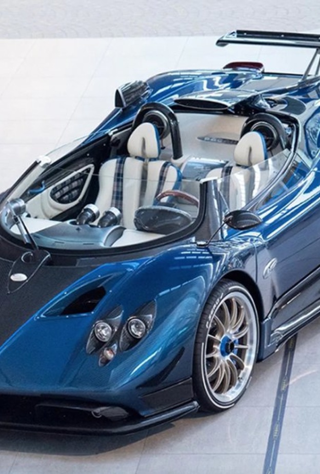 ثوب الكربون والتيتانيوم يطغى على الهيكل الخارجي