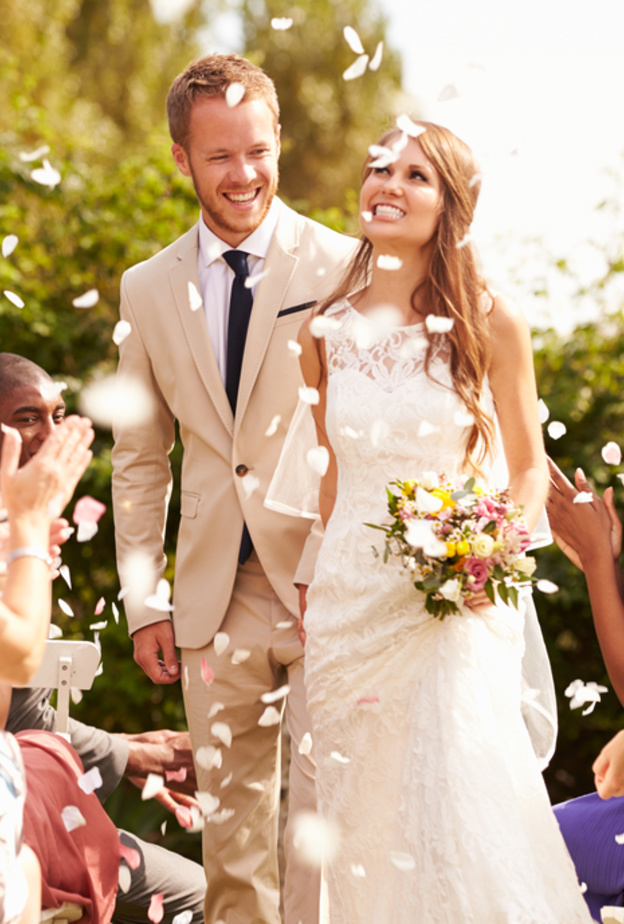 وجود اشخاص غير مدعوين الى حفل الزفاف يشكل مشكلة للعروس