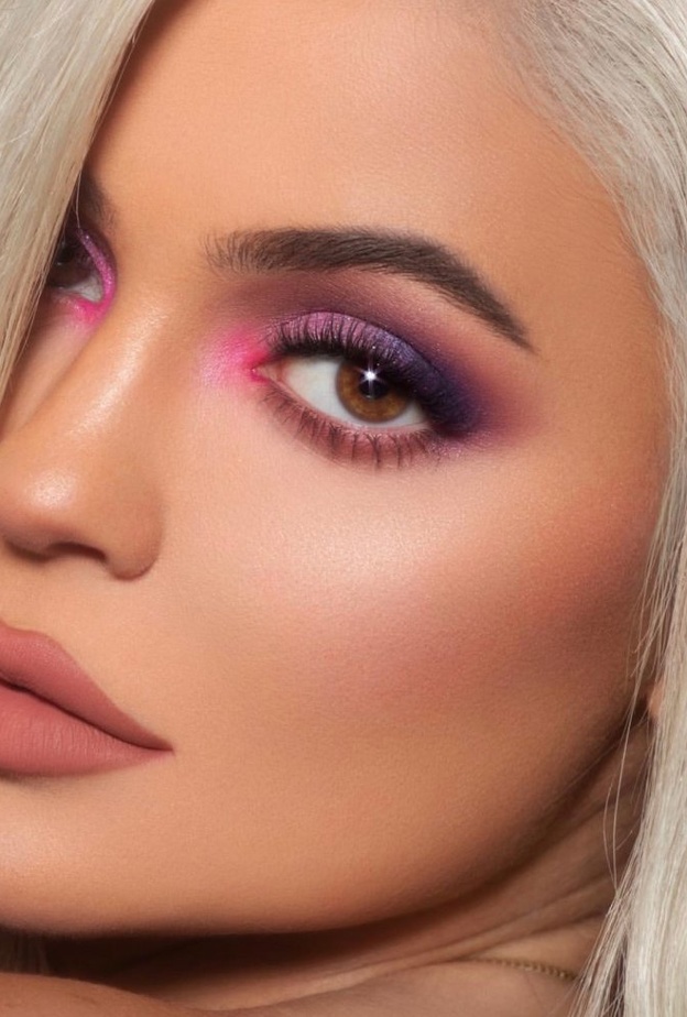 مكياج صيفي ملون بأسلوب كايلي جينر