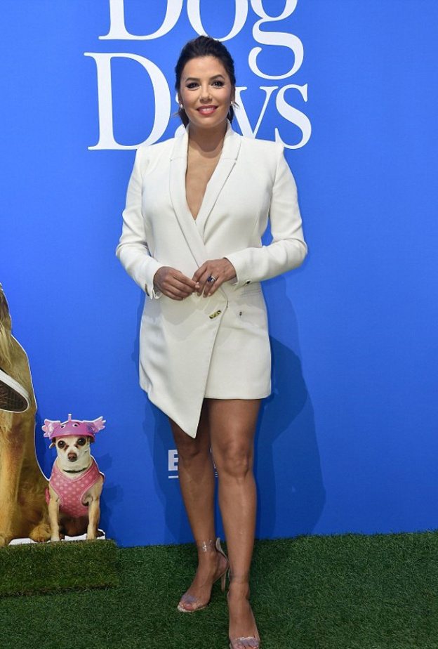 كيف أخفقت إيفا لانغوريا بهذا الفستان ما بعد الولادة.