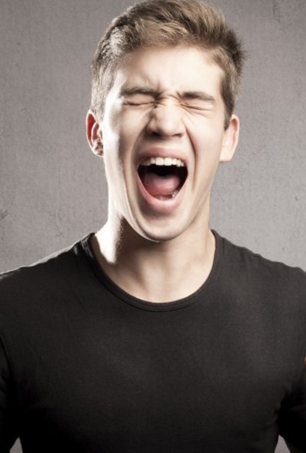  إذا شعر بأن حريته مقيدة فهو يتحول الى مراهق غاضب وعدواني