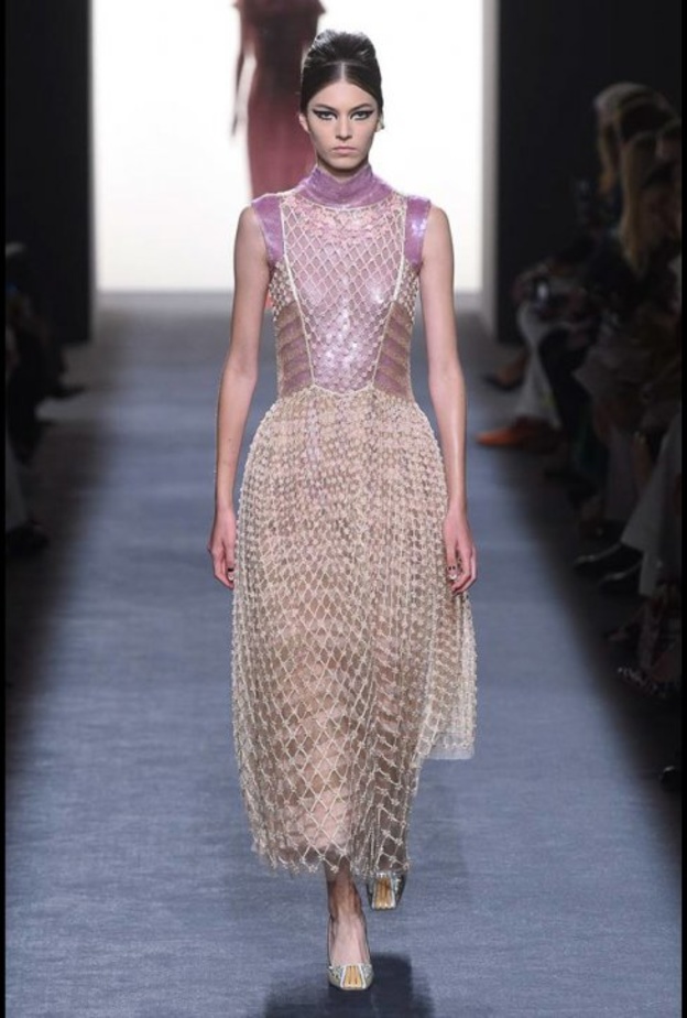 فستان من مجموعة fendi