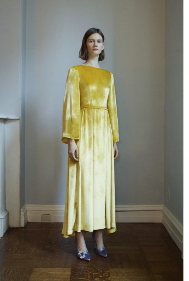 Alberta Ferretti قماشة ناعمة تلمع مع لون ترابي راقي