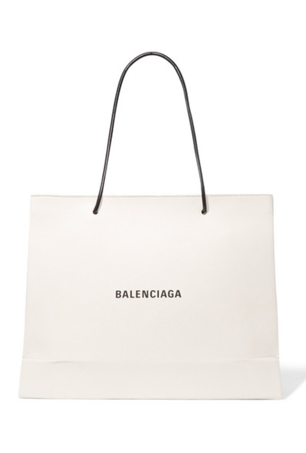 تصاميم حقائب نسائية كبيرة