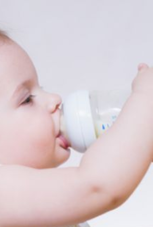 لسلامة رضيعك احذري تقديم هذا الحليب له دون وصفة طبية