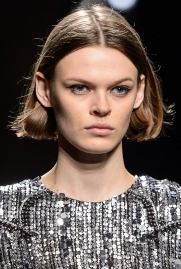 صور قصات شعر كاريه فرنسي مع وناعم على خطى دارEllery