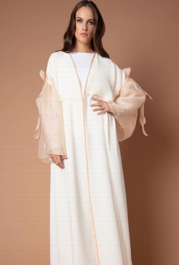 عباية رائعة وعصرية من عفة الدباغ