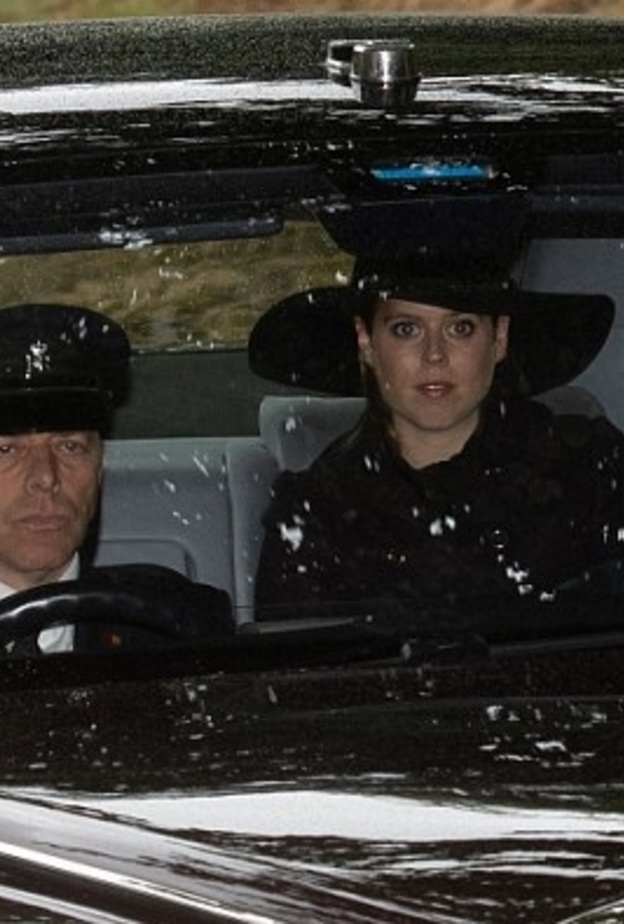  الأميرة بياتريس تنضم إلى الملكة في عطلتها الصيفية