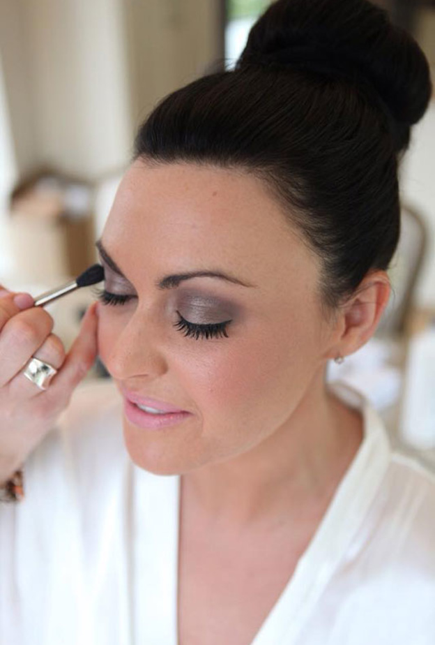 مكياج عروس سموكي عصري مع البشرة البرونزية