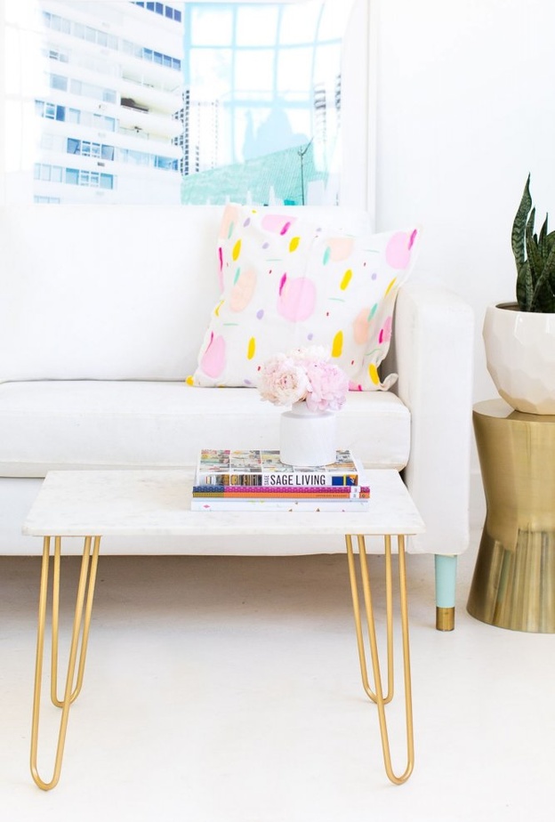 تنسيق طاولة غرفة جلوس لتعطي إحساس بالفخامة