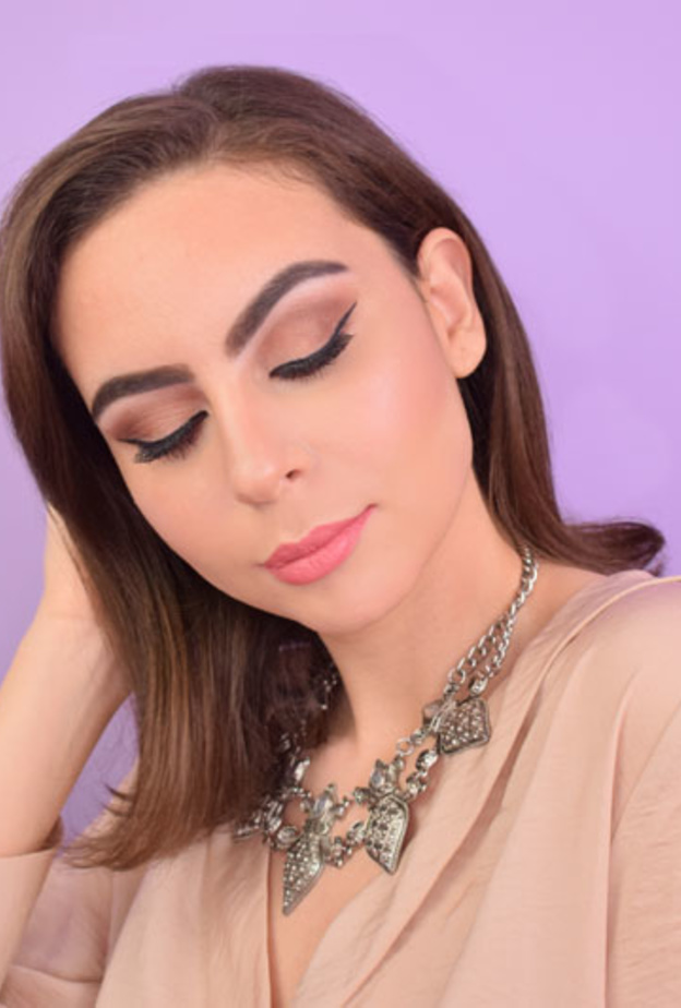 إطلالة عيد الأضحى من Benefit مع منة العبد