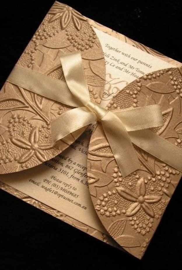 يجب ان ترسلي الدعوة قبل شهر ونصف الى المدعوين