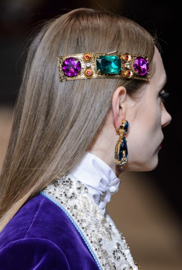 عصبة الرأس مع حبات الكريستال من Tom Ford