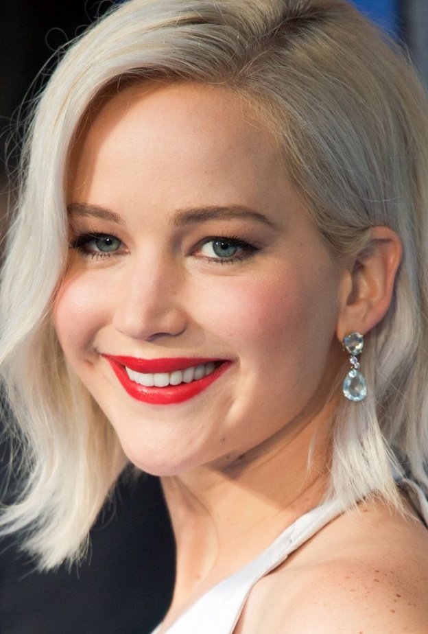 تسريحات شعر الكعكة العالية من جنيفر لورانس