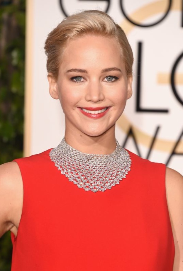 عقد رائع من شوبارد تألقت به جينيفر لورانس في حفل غولدن غلوب 2016