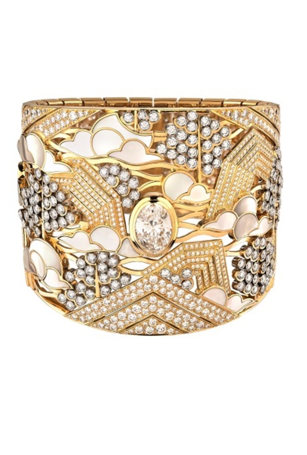 اسوارة عريضة من شانيل  Chanel