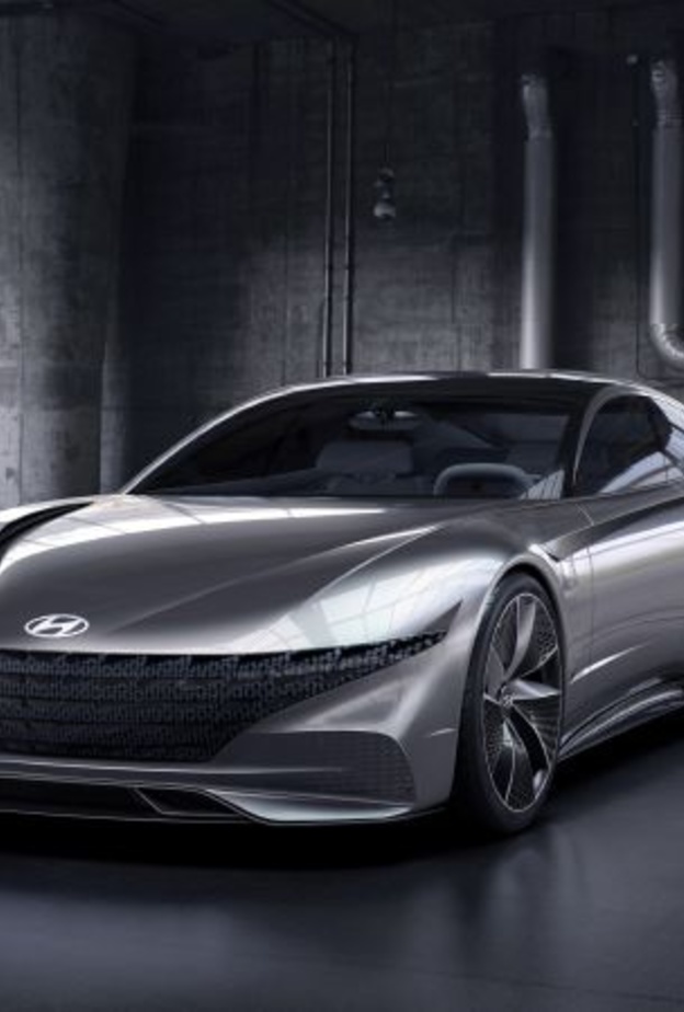 سقف زجاجي وأبواب تنافس سيارات رولز رويس