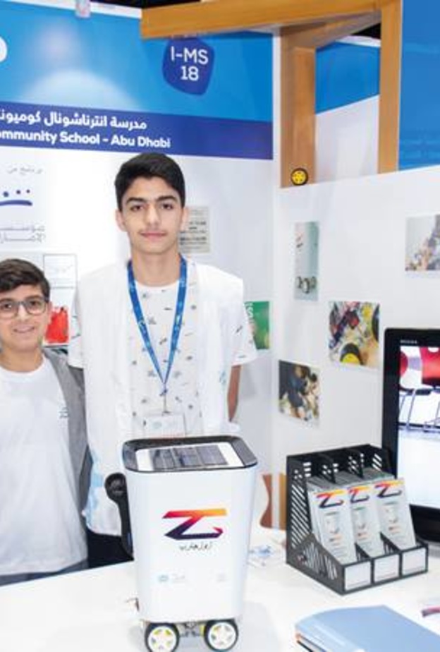 3 طلاب يبتكرون سلة قمامة ذكية لاصحاب الهمم