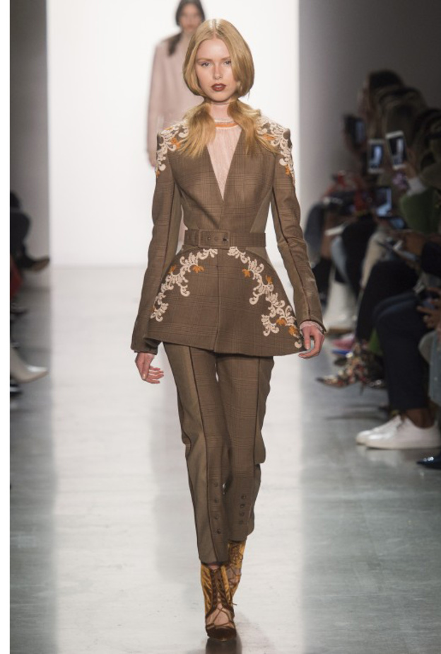 اللون البني احدث موضة ‏مع توب Derek Lam