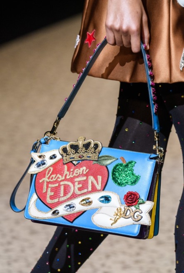 شنط مزخرفة ومربعة من Christian Dior