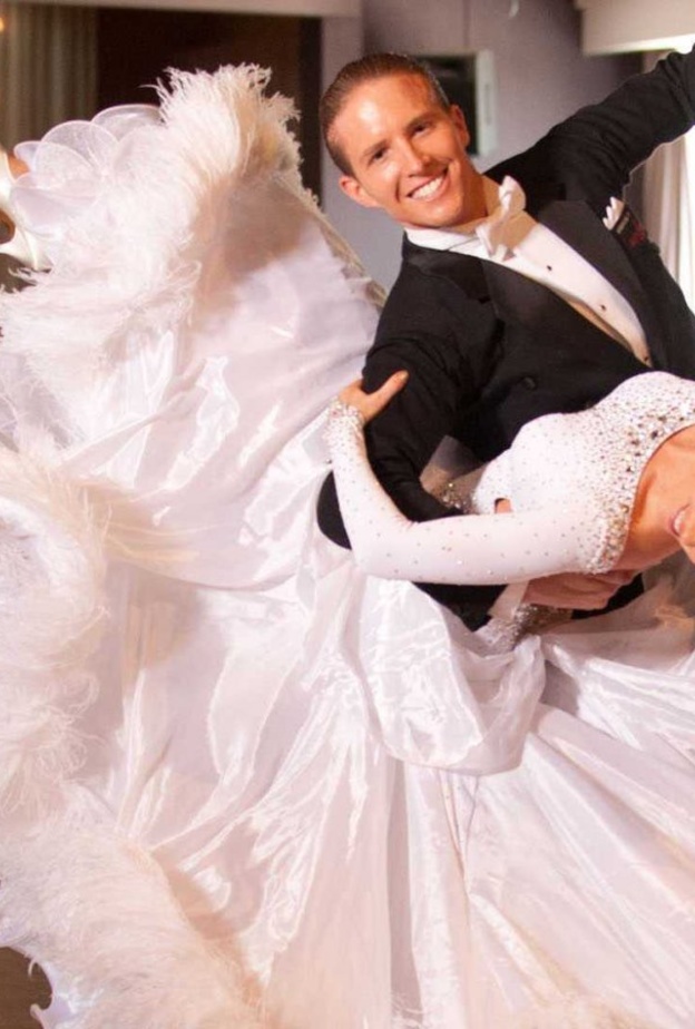 تدربي مع العريس على الرقص قبل الزفاف