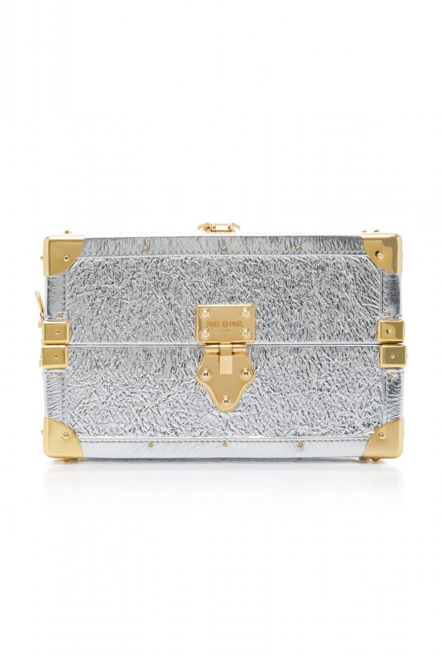  حقيبة كلاتش من جلد الكروكو الزمردي وزينة براقة على شكل فراشات من Ming Ray