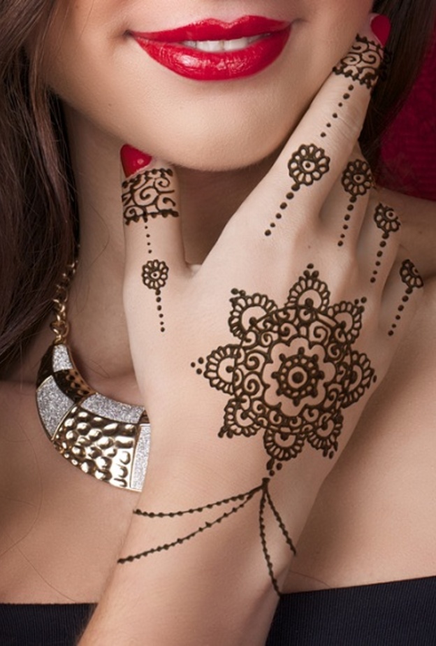 تألقي بأجمل رسمات الحنة المزخرفة في عيد الاضحى