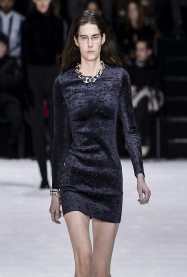  فساتين كلاسيك قصيرة وسوداء 2018‏ من Balenciaga