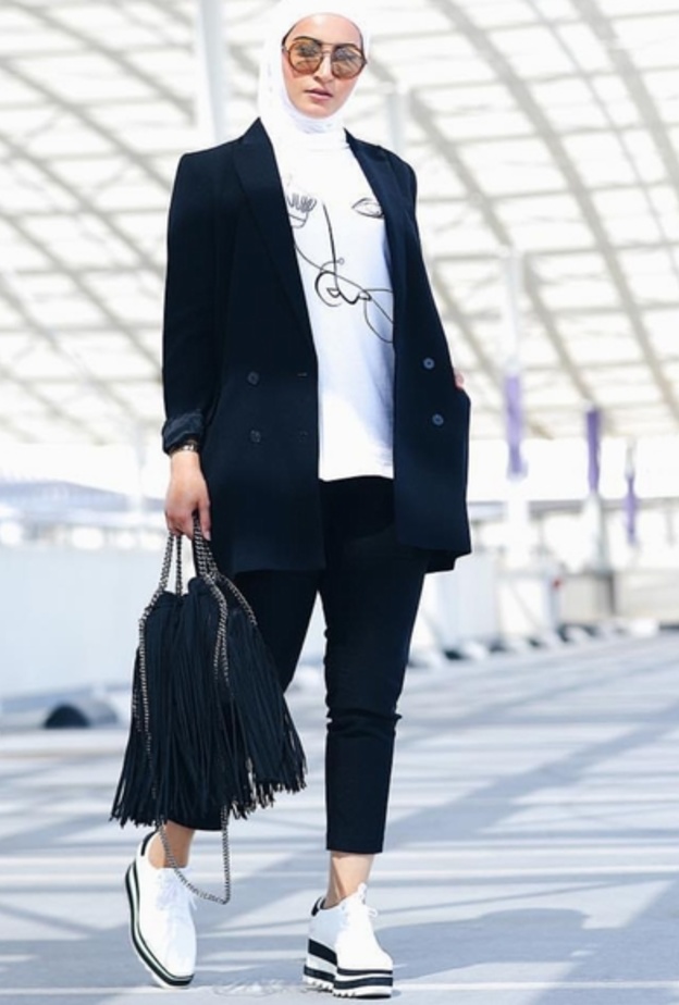 ملابس محجبات مع البدلات الرسمية باللون الوردي بأسلوب لينا اسعد