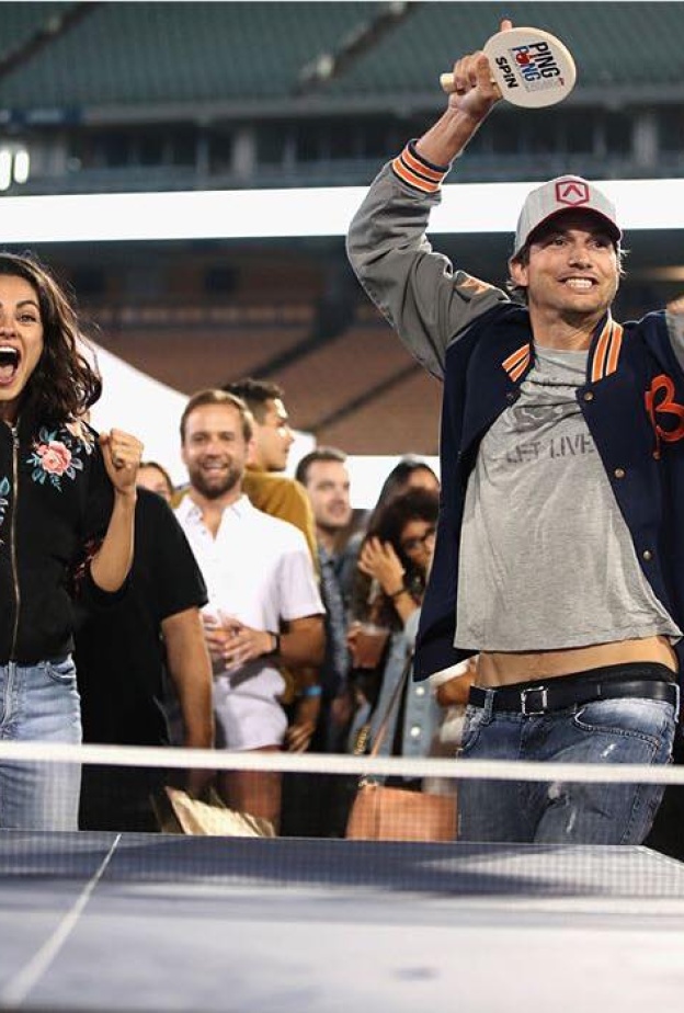 أشتون كوتشر وميلا كويني بلقطة ظريفة خلال لعبهما تنس الطاولة