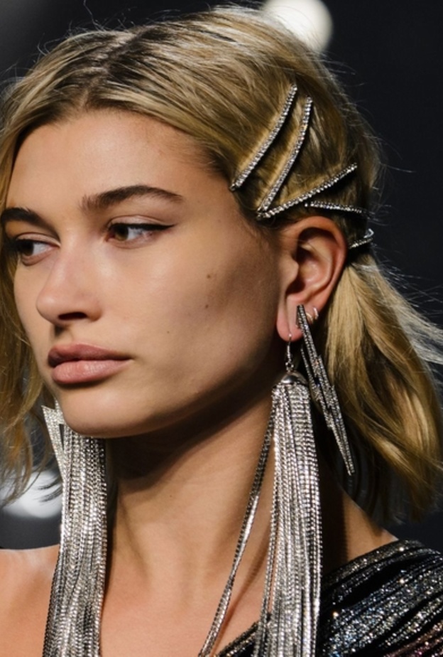 اقراط الشراشيب الطويلة مع حبيبات براقة من Zadig & Voltaire