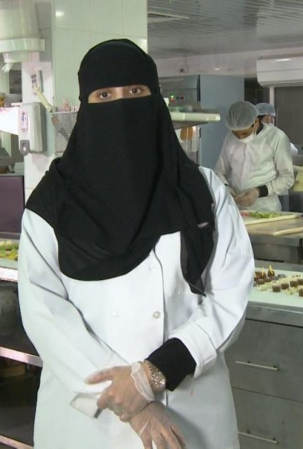 قصة الشابة السعودية أنوار الدوسري مع صناعة الشوكولاتة