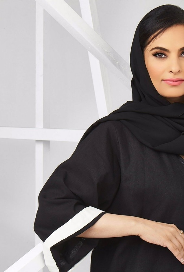 المصممة الإماراتية إيمان المدفع صاحبة علامة Ghizlan