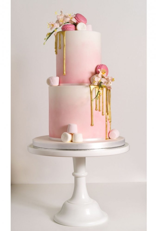 كيكة مزينة بالزهور