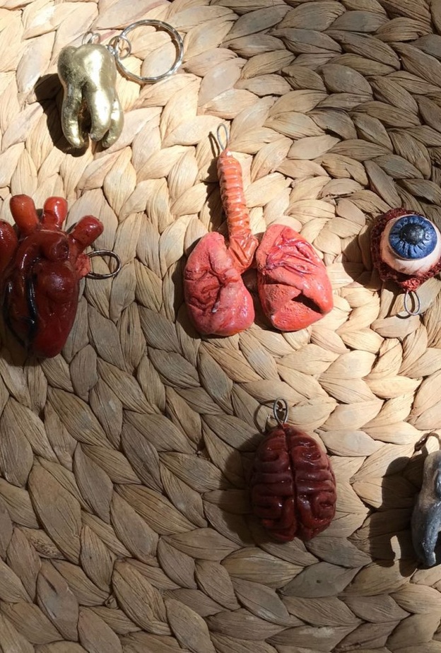 قلب منحوت من الفنانة رسيم بندر