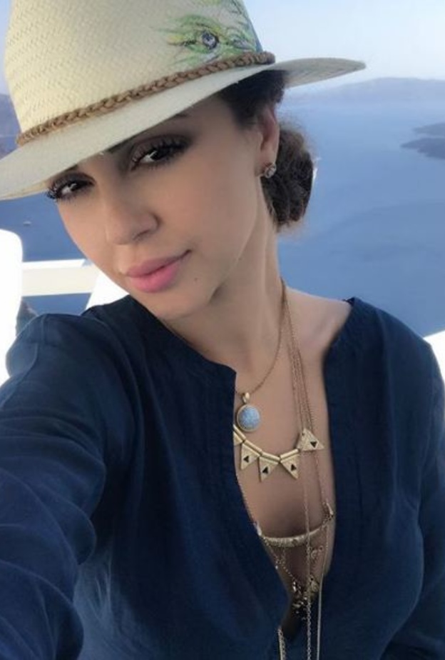 ميريام فارس تحتفل للمرة الرابعة بعيد زواجها في اليونان