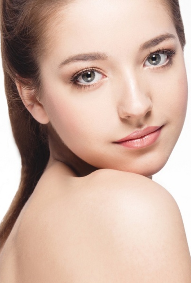 طبقي خلطة الشوفان وماء الورد لتبييض الجسم