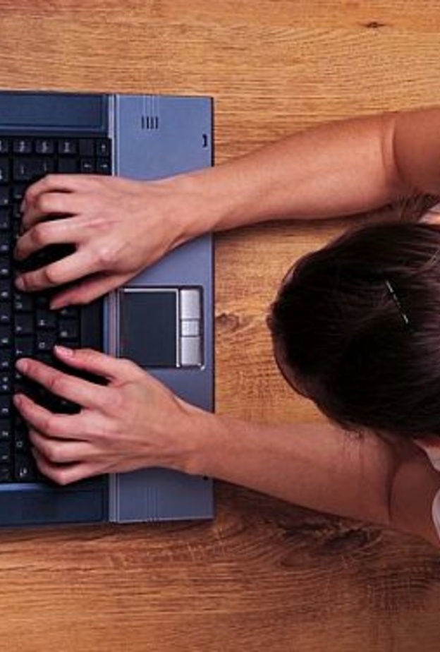 "داخلية الإمارات" تحذر رواد "التواصل الإجتماعي" من الحسابات المزيفة 